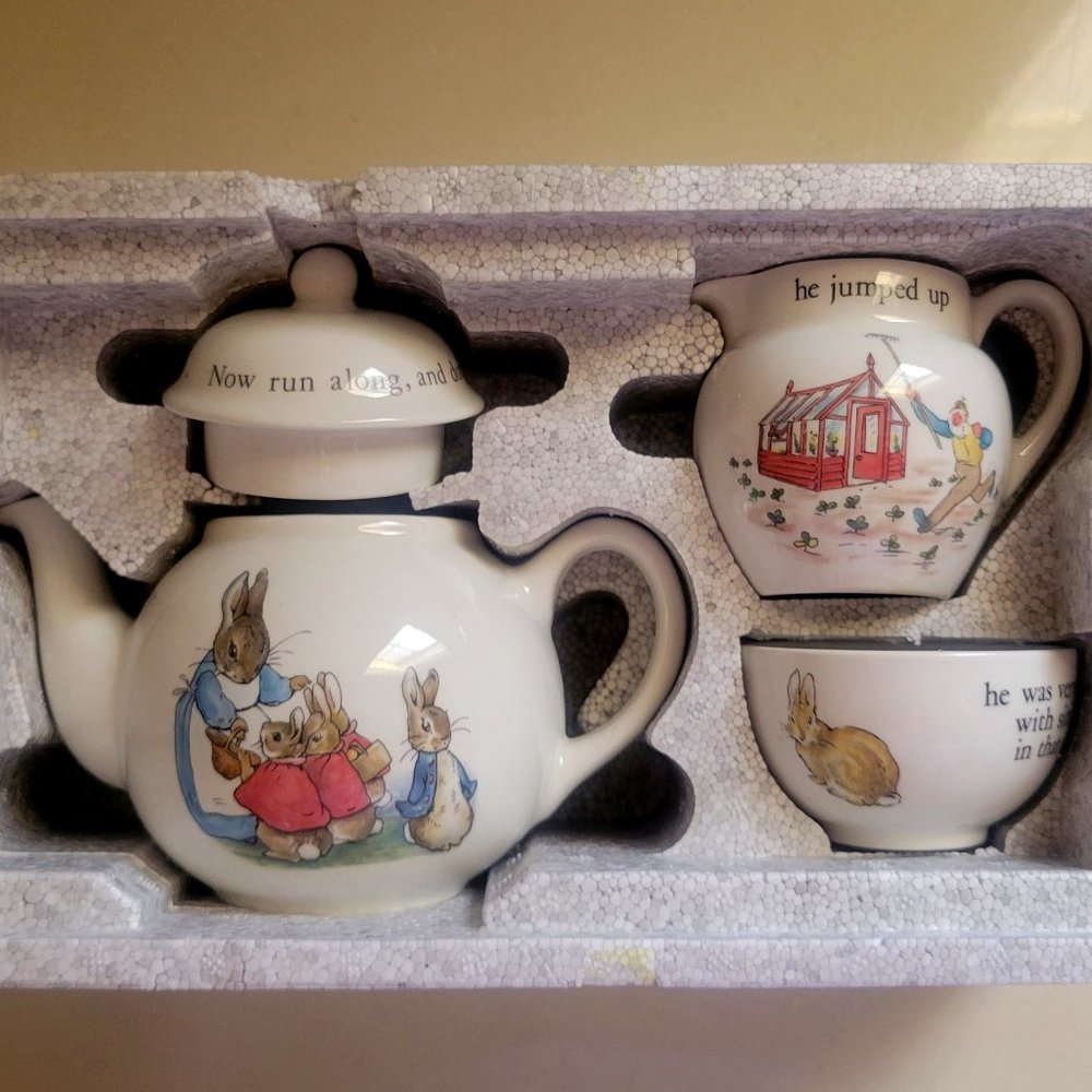 Peter Rabbit Children's 10 Piece Tea Set by Wedgwood
